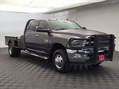 Used 2018 RAM 3500 SLT w/ Luxury Group image 6