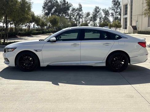 Used 2018 Honda Accord Touring image 6