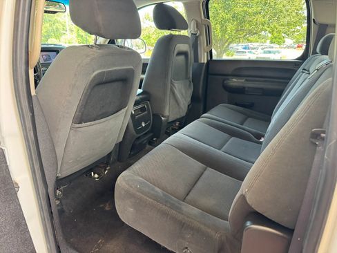Used 2007 Chevrolet Silverado 2500 LT w/ 2LT Convenience Package RWD image 19