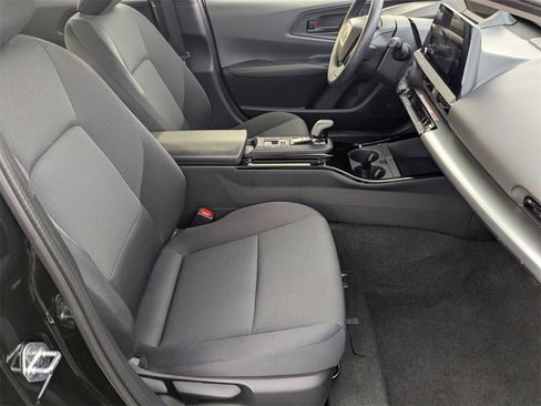 Used 2025 Toyota Prius LE image 34