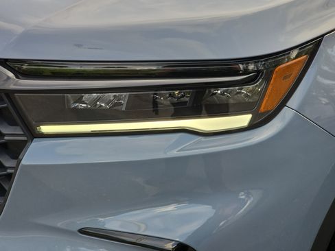 Used 2025 Honda Pilot Sport image 31