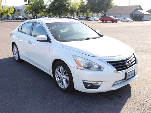 Used 2015 Nissan Altima 2.5 SL w/ Moonroof Package FWD image 3