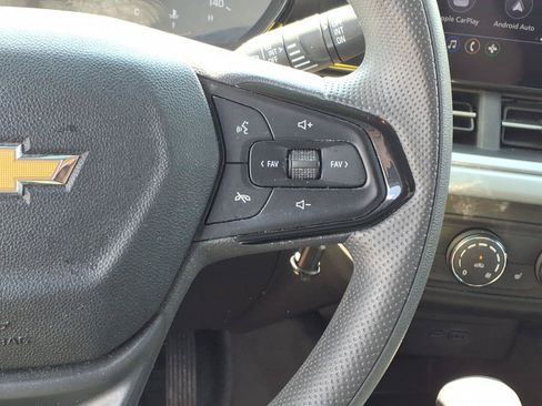 Used 2025 Chevrolet Trax LS w/ LS Convenience Package FWD image 14