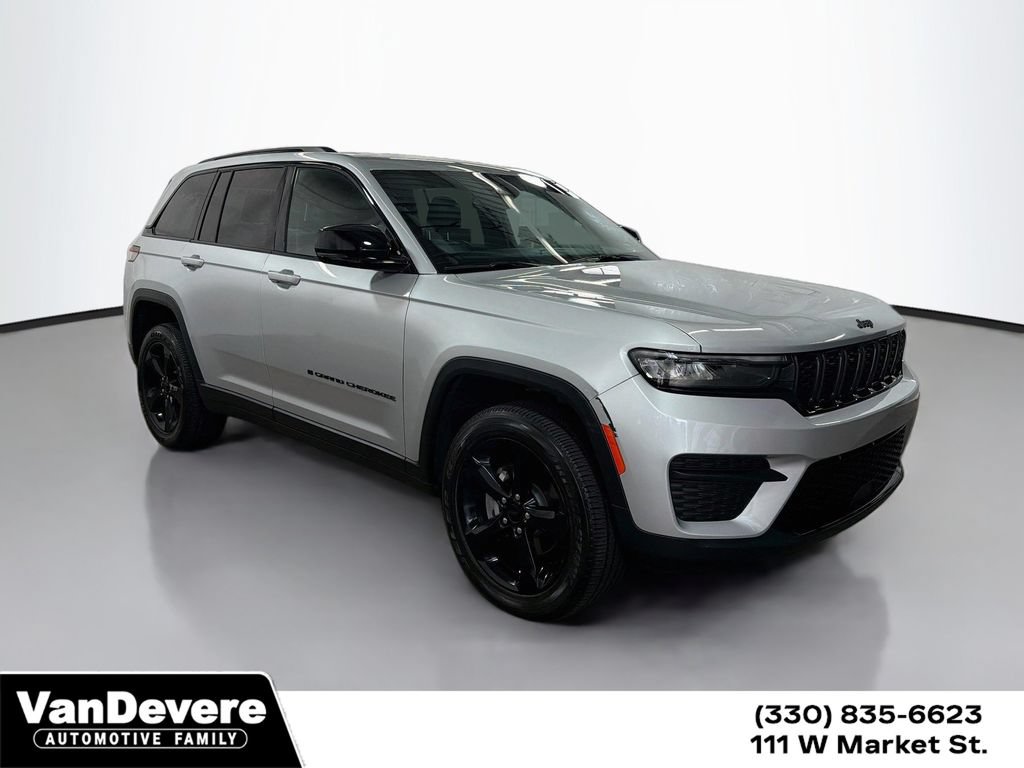 Used 2024 Jeep Grand Cherokee Altitude AWD/4WD image 1