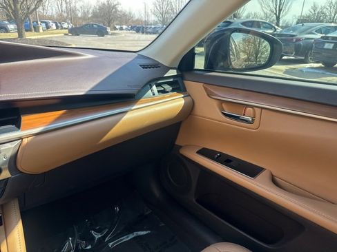 Used 2016 Lexus ES 350 w/ Luxury Package w/Wood Trim image 31