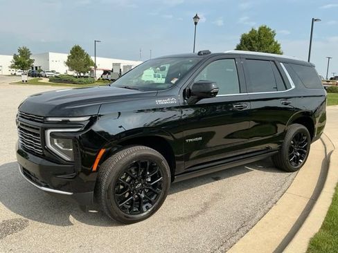 Used 2025 Chevrolet Tahoe High Country AWD/4WD image 3