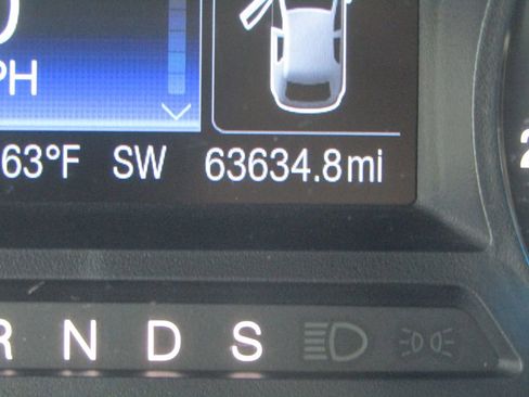 Used 2018 Ford Edge SE image 22