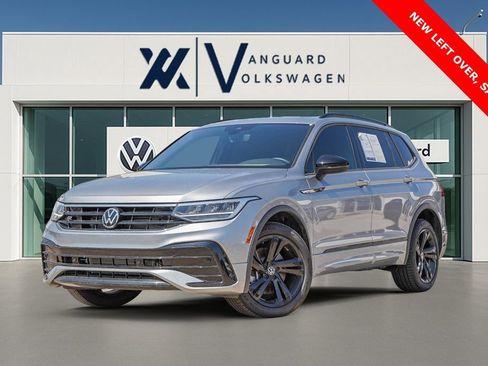 Used 2024 Volkswagen Tiguan SE R-Line image 1