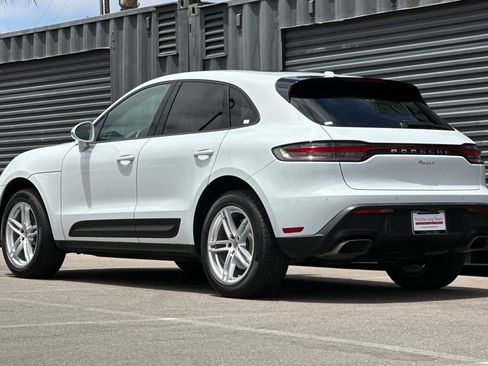 Used 2022 Porsche Macan AWD/4WD image 3