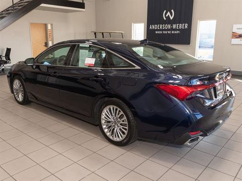 Used 2021 Toyota Avalon Limited image 16