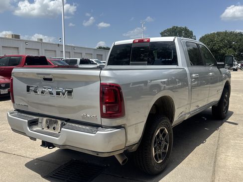 Used 2026 RAM 2500 Laramie AWD/4WD image 11