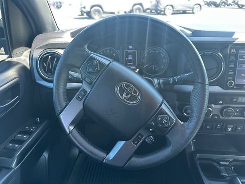 Used 2021 Toyota Tacoma TRD Off-Road w/ TRD Premium Off Road Package AWD/4WD image 18