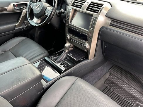 Used 2021 Lexus GX 460 Premium w/ Accessory Package image 18