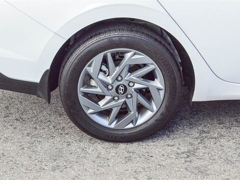 Certified 2024 Hyundai Elantra SEL image 9