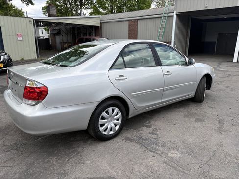 Used 2005 Toyota Camry FWD image 22