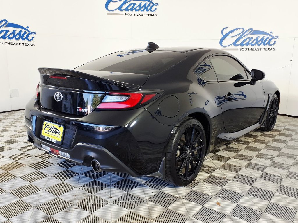 Used 2025 Toyota GR86 Premium RWD image 4