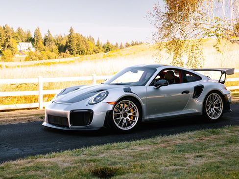 Used 2018 Porsche 911 GT2 RS w/ Weissach Package RWD image 16