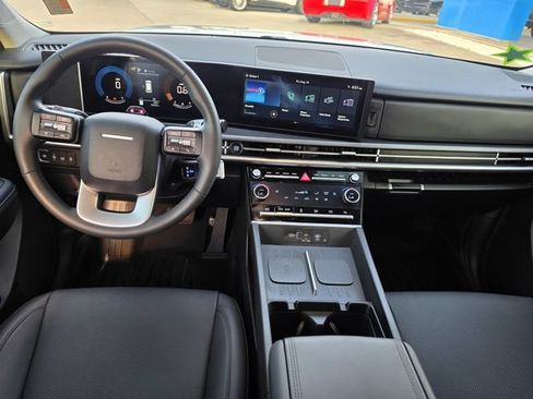 Used 2025 Hyundai Santa Fe SEL FWD image 8