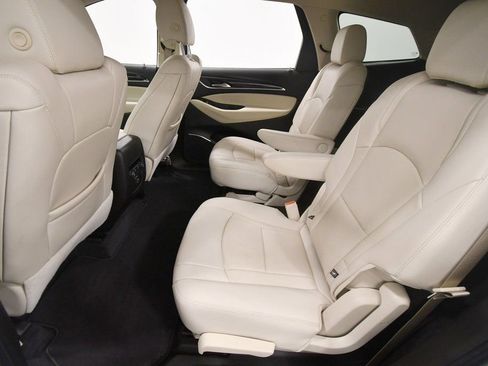 Used 2024 Buick Enclave Essence image 15