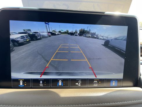 Used 2021 Chevrolet Suburban Premier w/ Premium Package AWD/4WD image 20