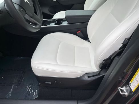 Used 2024 Tesla Model Y Long Range RWD image 13