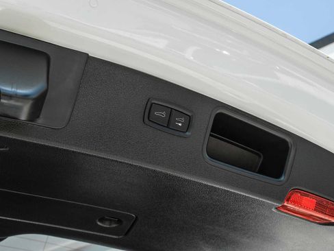 Used 2024 Porsche Macan AWD/4WD image 49
