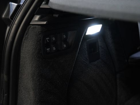Used 2025 BMW X7 M60i AWD/4WD image 57