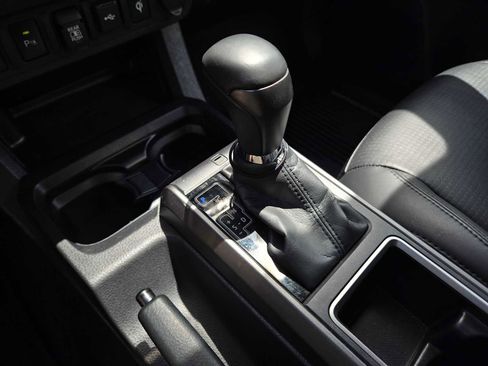 Certified 2022 Toyota Tacoma TRD Off-Road w/ TRD Premium Off Road Package AWD/4WD image 38
