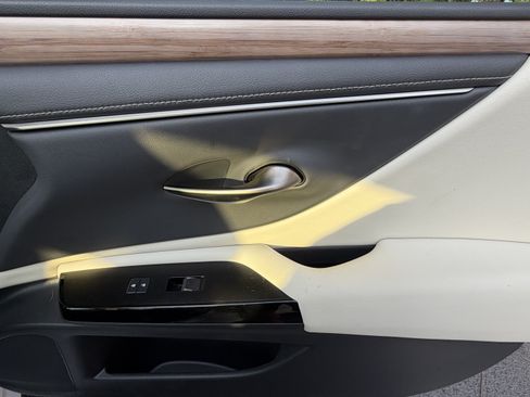 Certified 2023 Lexus ES 350 w/ Premium Package FWD image 42