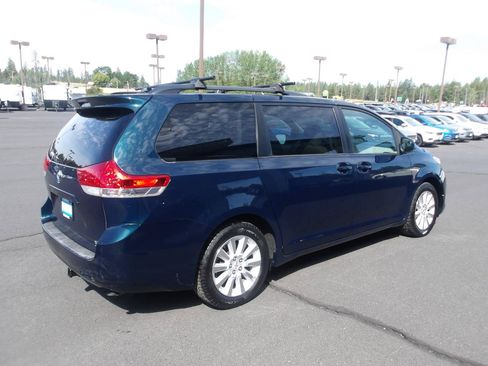 Used 2012 Toyota Sienna XLE AWD/4WD image 5