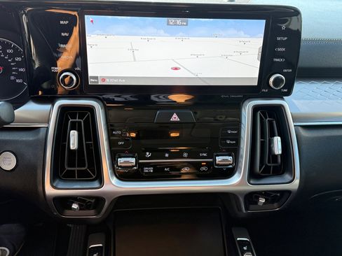 Used 2022 Kia Sorento S image 22