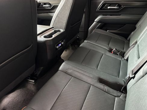 Used 2025 GMC Yukon AT4 AWD/4WD image 27