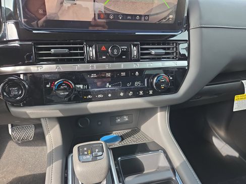 New 2026 Nissan Pathfinder SL image 29