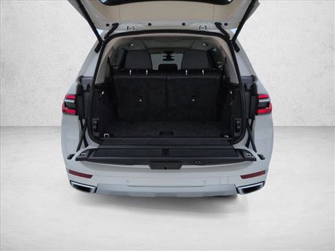 Used 2025 BMW X7 xDrive40i w/ Premium Package AWD/4WD image 6