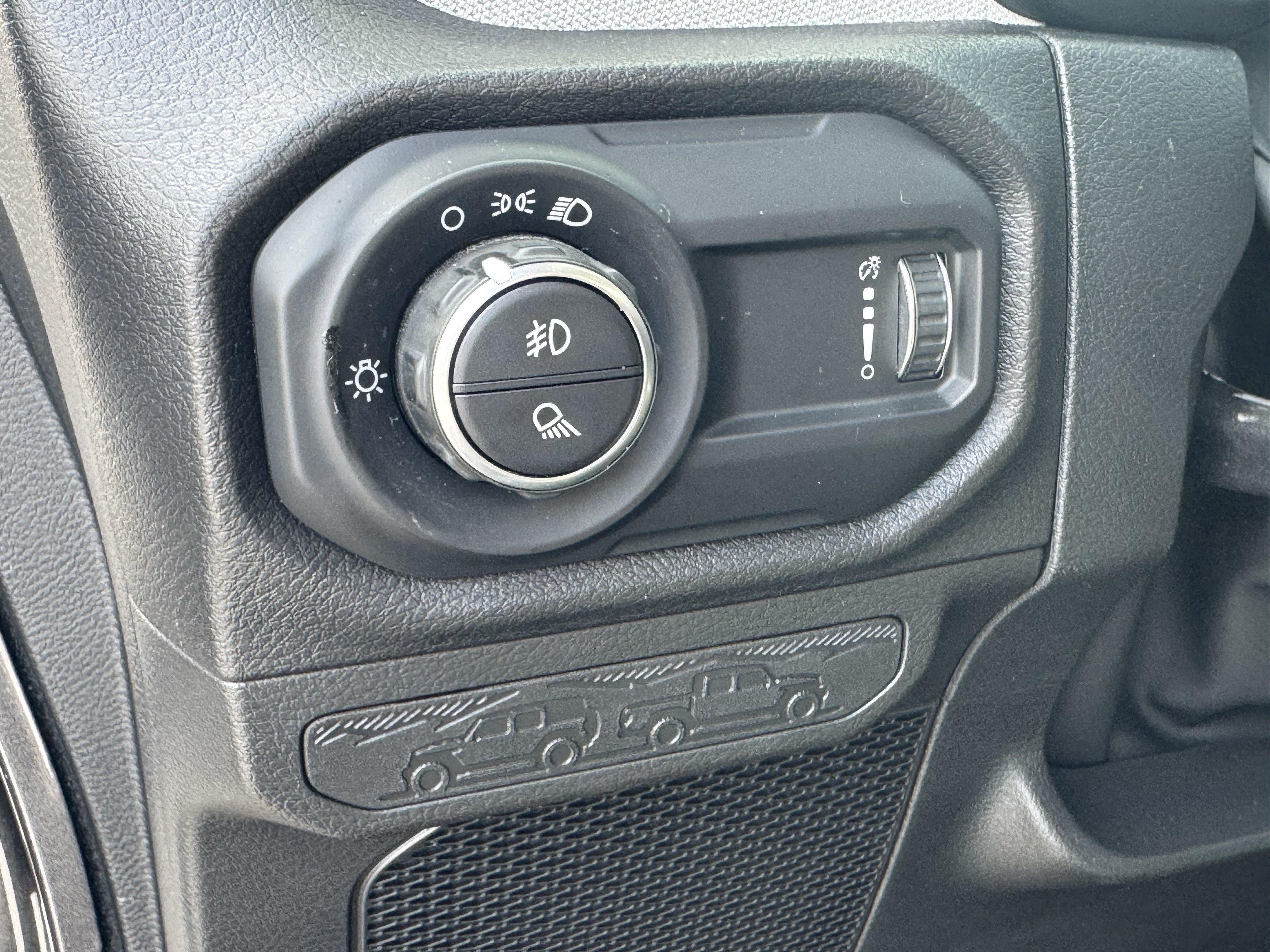 Used 2025 Jeep Gladiator Sport AWD/4WD image 31