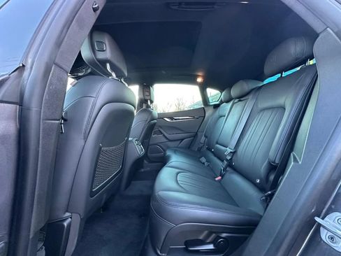 Used 2020 Maserati Levante image 11