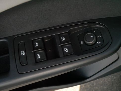 Certified 2023 Volkswagen Taos SE w/ Black Wheel Package image 19