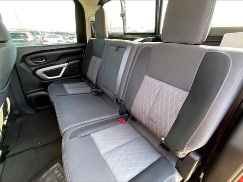 Used 2021 Nissan Titan SV image 19
