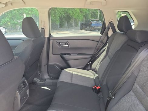 Used 2025 Nissan Rogue SV FWD image 9