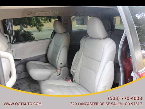 Used 2016 Toyota Sienna Limited image 16