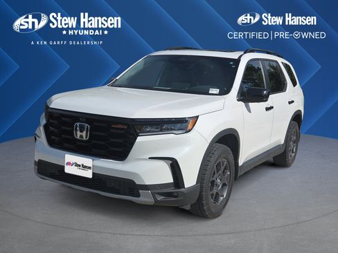 Used 2025 Honda Pilot TrailSport image 1
