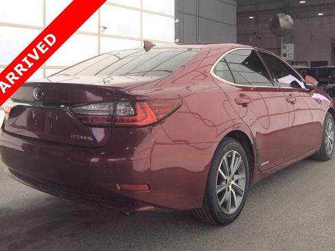 Used 2017 Lexus ES 300h image 4