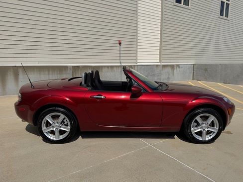 Used 2007 MAZDA MX-5 Miata Sport RWD image 2