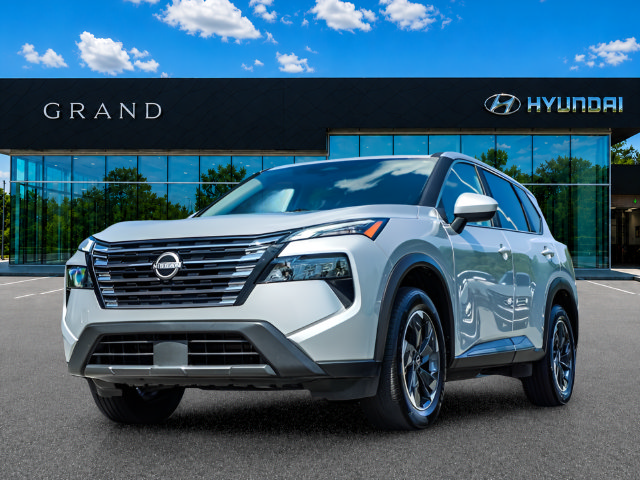 Used 2025 Nissan Rogue SV AWD/4WD image 2