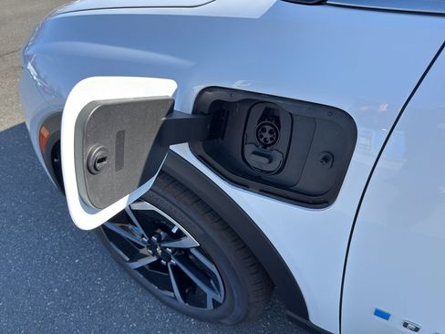 New 2026 Chevrolet Equinox EV LT image 9