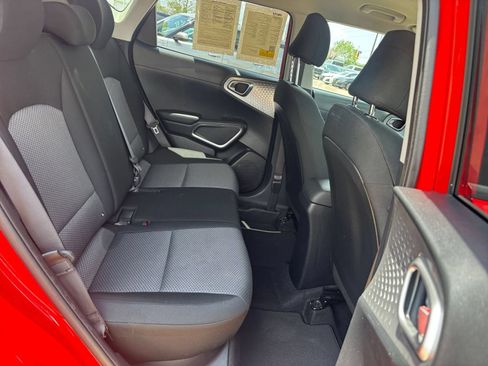 Used 2025 Kia Soul LX w/ LX Technology Package FWD image 23