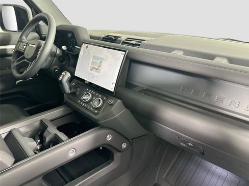 Certified 2026 Land Rover Defender 110 S AWD/4WD image 29