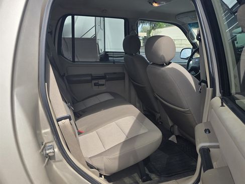 Used 2005 Ford Explorer Sport Trac XLS AWD/4WD image 25