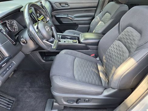 Used 2023 Nissan Pathfinder SV w/ SV Premium Package AWD/4WD image 11