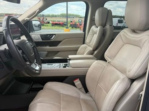 Used 2020 Lincoln Navigator L Reserve w/ Luxury Package AWD/4WD image 10